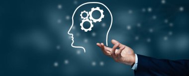 El, dişli dişli sanal insana dokunuyor.