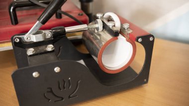 Süblimleşme baskısı. kupa oluşturmak için basın