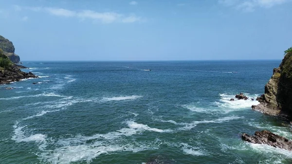 Вид Беспилотник Красота Пляжа Скалами Волнами Деревьями Пляже Каранг Агунг — стоковое фото