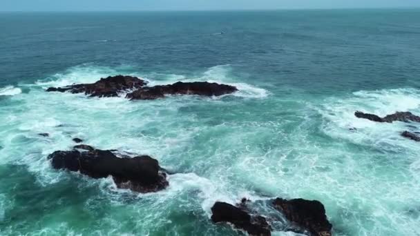 Dron Pohled Krásu Korálových Skal Klidné Vlny Moře Pobřeží Kebumen — Stock video