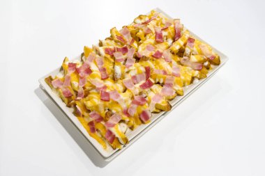 Domuz pastırmalı ve peynirli patates.