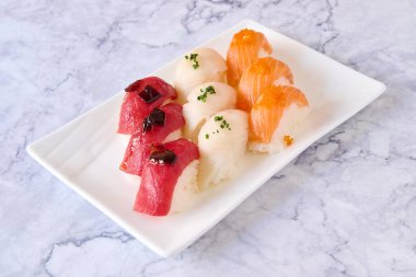 Farklı tip NiGiri tabakları var.