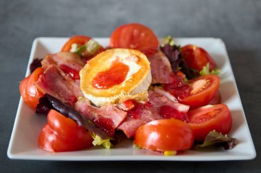 lettuce, tomato, bacon and goat cheese salad plate