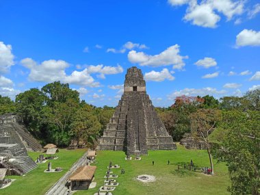 Grand Plaza Majeste: Templo del Gran Jaguar Tikal 'deki İkonik Arkaplan Olarak Ayakta Duruyor