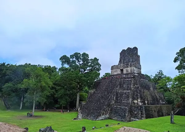 2. Tapınak: Tikal, Peten, Guatemala 'da Görkemli Maya Yapısı