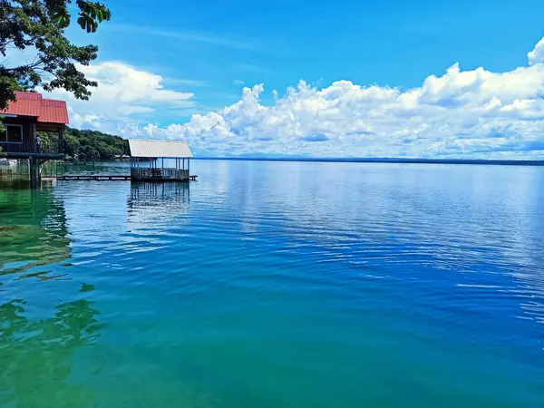 San Jose Peten 'de Plaj Sahnesi Peten Itza Gölü, Guatemala
