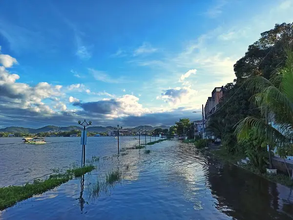 Peten Itza Gölü, Guatemala 'da Flores Peten Adası sokaklarının manzarası
