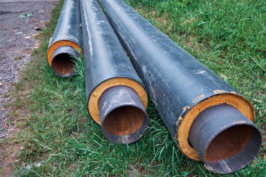 Su için yeni borular, termal yalıtım ile.