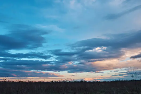 Dramatisk Solnedgång Himmel Med Moln Stockbild