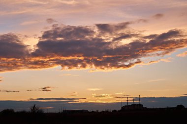 Baharın erken saatlerinde güzel gün batımı.