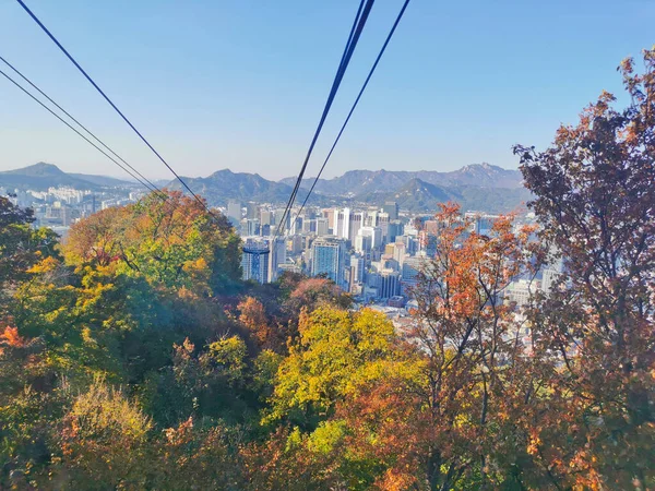 Hösten Med Stadslägenheter Scen Och Linbana Torn Seoul Sydkorea — Stockfoto