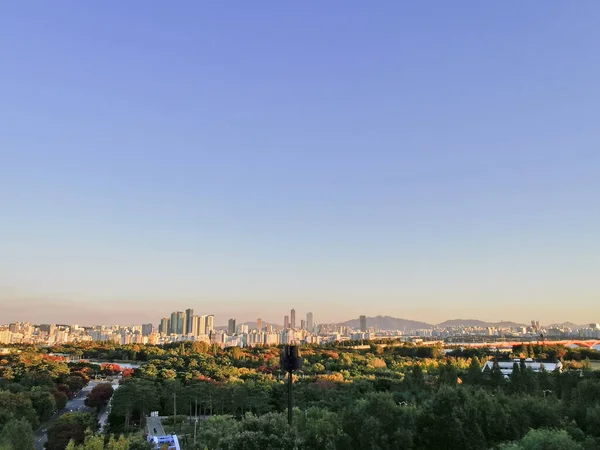 Seoul Güney Kore Ekim 2022 Sonbaharda Çeşitli Binalar Mavi Gökyüzü — Stok fotoğraf