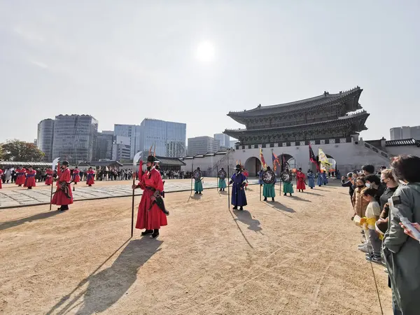 Seoul Νοτια Κορεα Οκτωβριου 2022 Κορεάτες Παλαιοί Στρατιώτες Φρουρούν Την — Φωτογραφία Αρχείου
