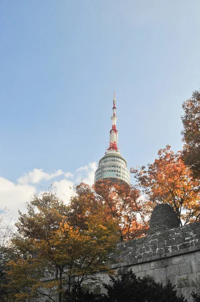 Seoul South Korea Październik 2022 Seul Sygnalizacja Turystyczna Wysoka Wieża — Zdjęcie stockowe