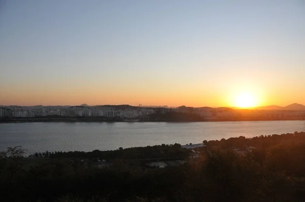 Lugn Och Fridfull Vacker Solnedgång Scen Ovanför Han Floden Den — Stockfoto