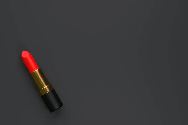 Rode Lippenstift Close Een Zwarte Achtergrond Met Kopieerruimte Vrouwen Cosmetica — Stockfoto