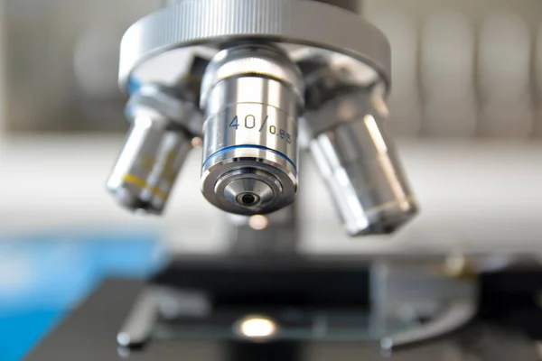 Microscopio Laboratorio Cerca — Foto de Stock