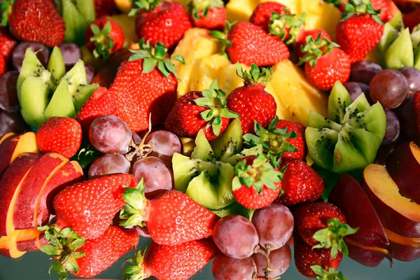 Fechar Frutas Sortidas Mesa — Fotografia de Stock