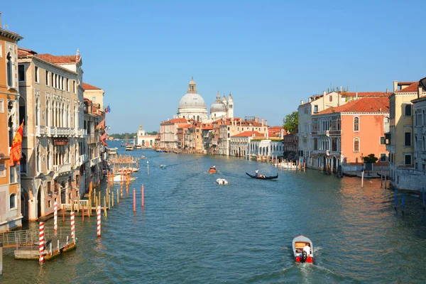 Vista Diurna Barcos Edificios Venecia Italia — Foto de Stock