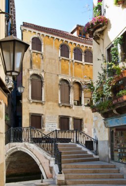 Venedik manzaralı köprü ve antik saray