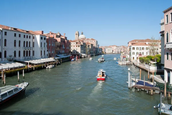 Vista Del Gran Canal Venecia Con Embarcaciones Típicas Navegación Edificios — Foto de Stock