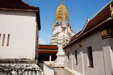 Vihara ubosot inşa etmek ve Taylandlı insanlar için Chedi stupa yapmak gezginleri ziyaret etmek Phra Phuttha Chinnarat buddha 'ya Wat Phra Si Rattana Mahathat' da ya da Phitsanulok, Tayland 'taki Yai Tapınağı' nda dua etmek