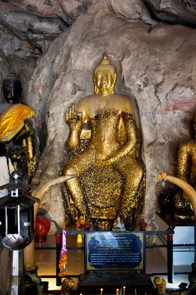 Σκάλισμα Πέτρα Και Γλυπτική Buddha Εικόνα Άγαλμα Τοίχο Σπηλιά Για — Φωτογραφία Αρχείου