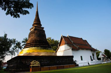 Eski bir stupa ya da eski bir harabe olan Wat Traphang Çadırı Tayland halkı için yabancı gezginler, Tayland, Sukhothai 'deki Sukhothai Tarih Parkı' nda kutsal Buda emanetlerine saygılarını sunarak seyahat ederler.