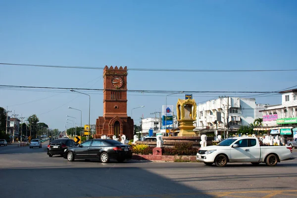 Paisagem Cidade Estrada Tráfego Antiga Torre Relógio Antigo Rotunda Com — Fotografia de Stock