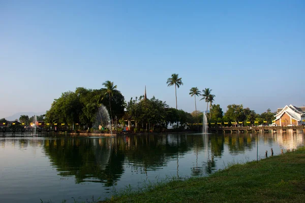 Ver Paisaje Estanque Agua Jardín Parque Wat Traphang Tanga Isla —  Fotos de Stock