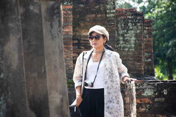 Viajeros Tailandeses Mujeres Viaje Viaje Visita Rodaje Tomar Fotos Ruinas —  Fotos de Stock