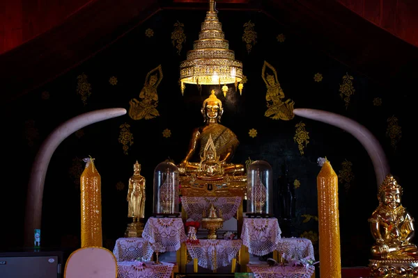 Beau Bouddha Antique Doré Dans Ubosot Antique Temple Wat Chum — Photo