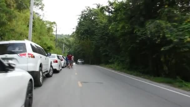 Thailänder Fahrer Dreirad Senden Empfangen Reisende Passagiere Stoppen Auto Auf — Stockvideo