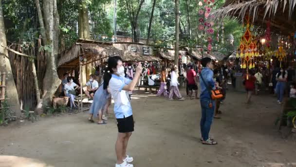 Los Tailandeses Los Viajeros Extranjeros Visitan Ciudad Suan Phueng Noviembre — Vídeo de stock