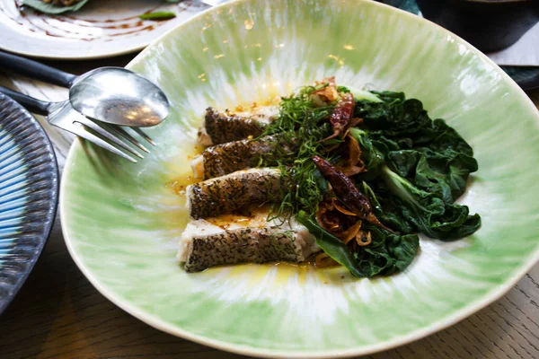 Tajski Kucharz Gotowanie Żywności Fusion Styl Kuchni Pieczone Smażone Smażone — Zdjęcie stockowe