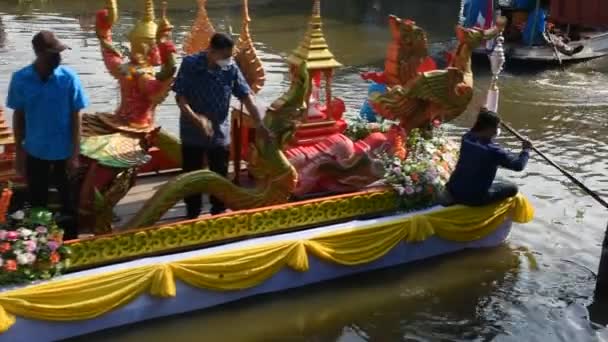 Thailandesi Viaggiatori Stranieri Visitano Uniscono Alla Tradizione Rituale Merito Pregando — Video Stock