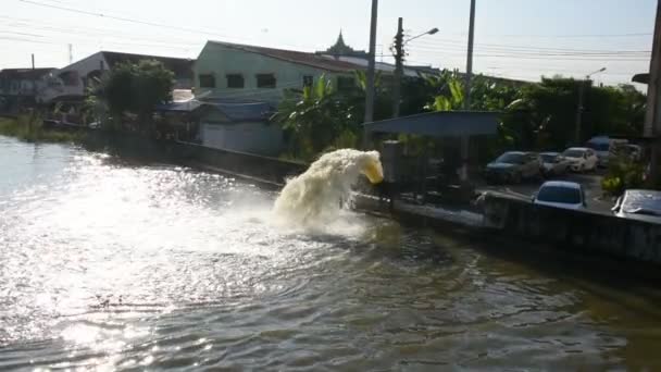 Estación Control Inundaciones Agua Mientras Drena Agua Bangbuathong Mercado Aldea — Vídeo de stock