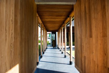 Dış antika tasarım ve iç dekorasyon mobilya modern Kore tarzı kafe kahve dükkanında Tayland 'a seyahat eden insanlar ve yabancı gezginler için içki içmek için Chachoengsao Tayland' a giderler.