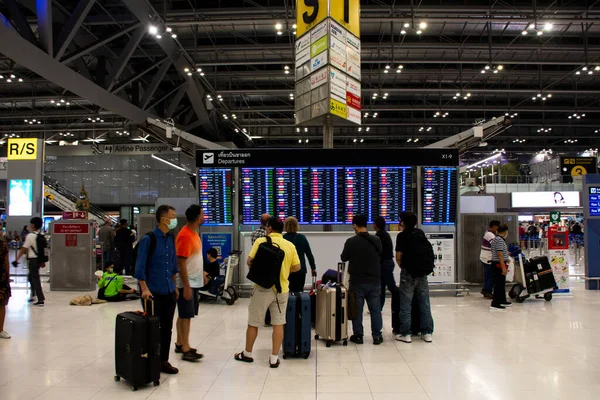 Thajci Cizinci Cestující Cestující Chůze Nosit Zavazadla Terminálu Pro Check — Stock fotografie