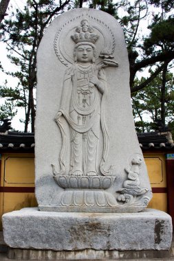 Quan Yin ya da Kuan Yin Çin tanrıçası heykeli Koreliler için seyahat ediyor dua eden kutsanmış tanrılara saygı duası için Busan 'daki Gijang şehrindeki ya da Güney Kore' deki Pusan 'daki Haedong Yonggungsa tapınağını ziyaret edin