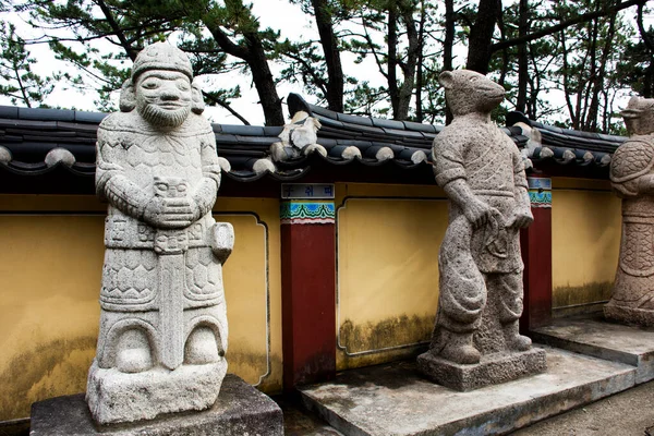 Китайские Статуи Животных Зодиака Хэдун Yonggungsa Храм Корейского Народа Иностранные — стоковое фото
