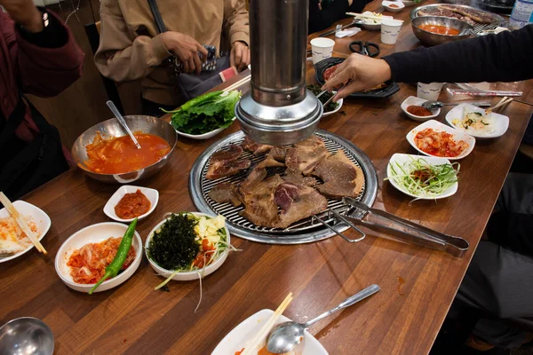 Lokale Traditionelle Koreanische Gourmet Essen Schwarzes Schwein Von Jeju Island lizenzfreie Stockfotos