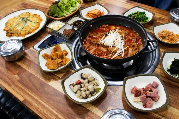 Local Tradicional Coreano Comida Gourmet Conjunto Budae Jjigae Sopa Picante — Fotografia de Stock