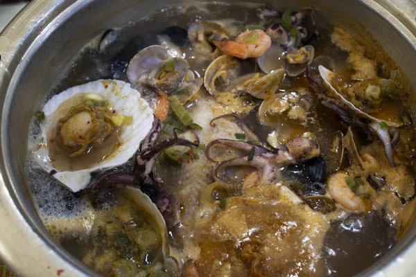 Kore Nin Geleneksel Gurme Yemekleri Ginseng Tavuğu Deniz Ürünleri Çorbası — Stok fotoğraf