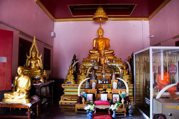 Starověké Starožitné Budovy Svatyně Pro Thajské Lidi Navštívit Respekt Modlící — Stock fotografie