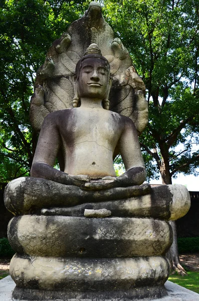 Древний Будда Отношение Медитации Защищены Покрыть Голову Мифическим Змеем Античной — стоковое фото