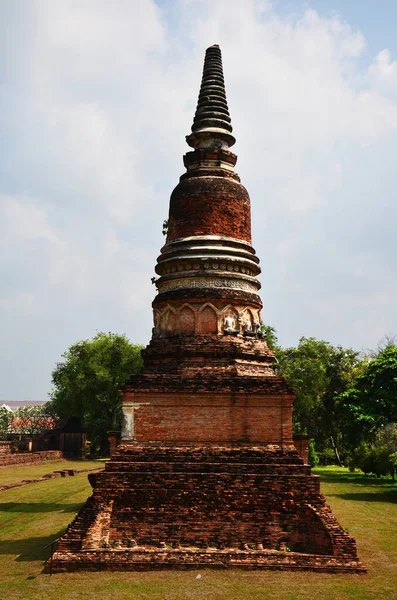 외국인 여행자들을 유적지 유물인 프라라 스리랑카라 Wat Phra Sri Rattana — 스톡 사진