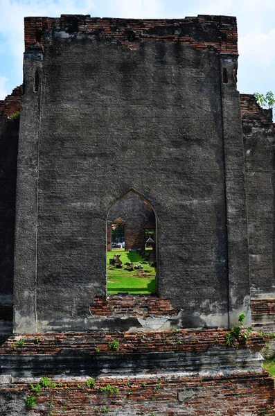 stock image Ancient ruins building and antique architecture of Wat Phra Sri Rattana Mahathat temple for thai people and foreign travelers journey travel visit respect praying at Lopburi city in Lop Buri, Thailand