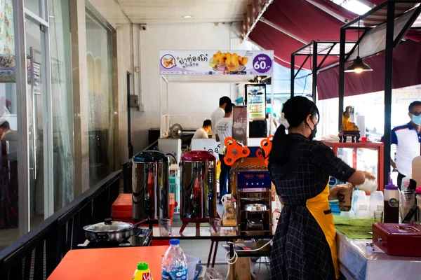 Las Mujeres Tailandesas Comerciante Vendedor Cocina Cerveza Burbuja Leche Boba — Foto de Stock