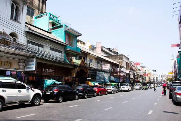 ２００２３年５月５日在泰国曼谷 参观中国法胡拉特市市中心区的风景名胜古迹及当地泰国人骑自行车在公路交通中的生活方式 — 图库照片